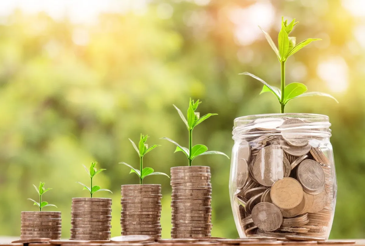 What's next for the U.S. dollar? With a key month-end decline, all eyes are on today's inflation reports. 